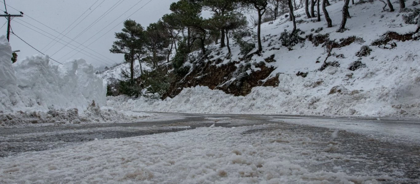 Καιρός: «Αγριεύει» ο «Ηφαιστίων» - Χιόνια, κρύο και καταιγίδες σήμερα